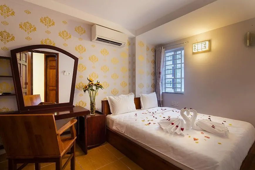 Pearl Beach Hotel Нячанг